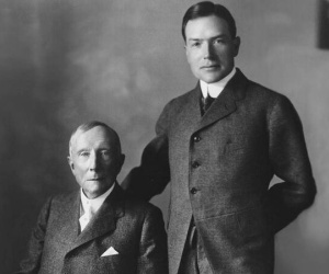 Tỷ phú Rockefeller dặn con: Trên đời có 2 loại người không thể giàu có, chớ học theo kẻo ngày càng thụt lùi