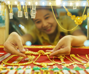 Giá vàng hôm nay 20/8/2024 rơi nhanh từ đỉnh lịch sử, nhà đầu tư chốt lời