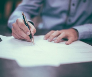 Người đàn ông lưỡng lự không biết điền quan hệ xét nghiệm ADN là 'con' hay 'em': Bí mật được hé lộ