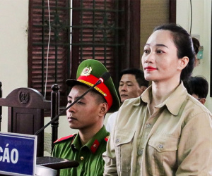 Điều tra dòng tiền dồn dập về tài khoản của 'cô đồng bổ cau đúng nhận sai cãi'