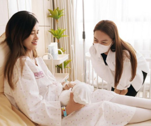 Hé lộ ảnh cận mặt con gái thứ 2 của Đông Nhi, mẹ bỉm vừa sinh xong đã làm 1 việc khiến hội bạn ngỡ ngàng