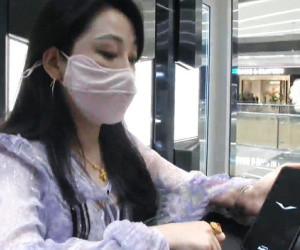 Chi gần 100 triệu mua điện thoại Vertu, người phụ nữ đòi trả lại hàng ngay lập tức vì máy quá 'đơ lag'
