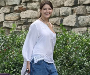 Suri Cruise sau bức ảnh khóc nức nở giữa phố