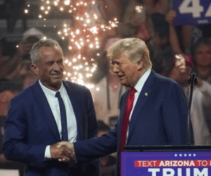 Ông Trump 'không giữ được bình tĩnh' khi bà Harris phát biểu