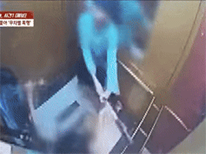 Nam thanh niên dùng gậy bóng chày tấn công dã man cô gái lạ trong thang máy