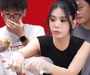 Nhan sắc Hằng Du Mục bùng nổ ngày comeback