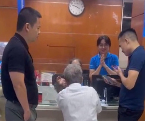 Thấy chồng lo lắng đến ngân hàng, người phụ nữ tại Hà Nội lập tức báo công an đi tìm, ngăn chặn kịp thời vụ lừa đảo 2,2 tỷ đồng