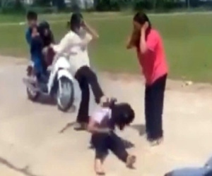 Nữ sinh lớp 7 ở Hải Dương bị các 'chị đại' đánh dã man trước thềm khai giảng