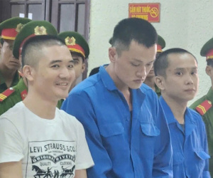 Bị truy tố hàng loạt tội danh, trùm giang hồ Quân 'Idol' vẫn cười trước tòa