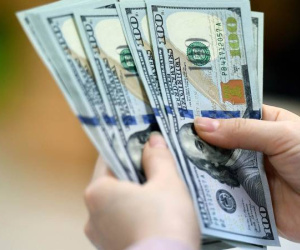 Đến lượt giá USD trên thị trường tự do lao dốc