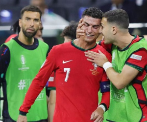 Ronaldo ‘đính chính’ vụ khóc, đưa ra tuyên bố gây tranh cãi
