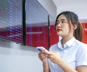 Có 300 triệu đồng, mua cổ phiếu nào có thể kiếm lời ăn Tết?