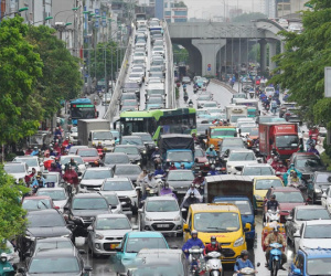 Giao thông Hà Nội ùn tắc từ sáng tới trưa trong ngày làm việc cuối trước nghỉ lễ 2/9
