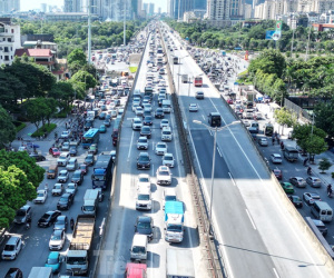 Hà Nội: Ô tô ùn dài trên đường Vành đai 3 trên cao trước nghỉ lễ 2/9