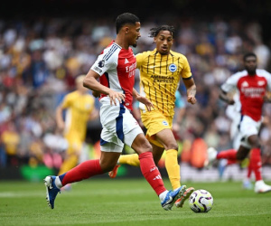 Arsenal nhận thẻ đỏ tranh cãi, Brighton tạm chiếm ngôi đầu Ngoại hạng Anh