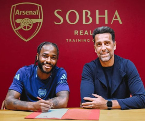Sterling kịp gia nhập Arsenal vào giờ chót