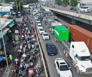 Cửa ngõ phía Đông TPHCM ùn tắc nghiêm trọng ngày đầu nghỉ lễ