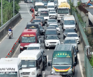 Ngày thứ hai kỳ nghỉ 2/9: Cao tốc TPHCM - Long Thành liên tục đóng, mở vì quá đông