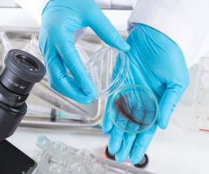Người đàn ông mang 3 sợi tóc đi xét nghiệm ADN: Đọc kết quả xong rưng rưng nước mắt