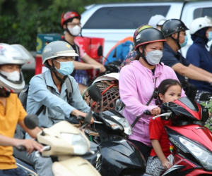 Kết thúc kỳ nghỉ lễ 2/9 sớm, người dân ùn ùn trở về Hà Nội