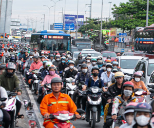 Cửa ngõ miền Tây 'tê liệt', hàng nghìn phương tiện chôn chân nhiều giờ đồng hồ vẫn chưa thể vào TP.HCM