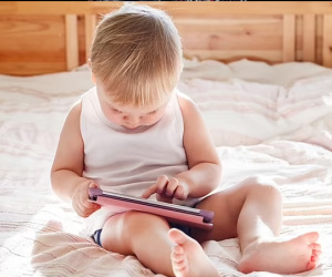 Thụy Điển yêu cầu phụ huynh không cho trẻ dưới 2 tuổi xem TV hay bất kì đồ điện tử nào bởi những nguyên nhân đằng sau nhiều người chưa biết