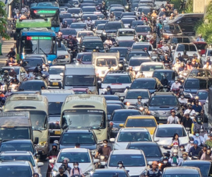 Ngày đầu tiên đi làm sau kỳ nghỉ lễ: Dòng xe chen cứng không một kẽ hở, người dân 'chôn chân' trong nắng nóng
