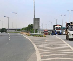 Trường hợp nào người lái xe được đè vạch xương cá khi lưu thông?