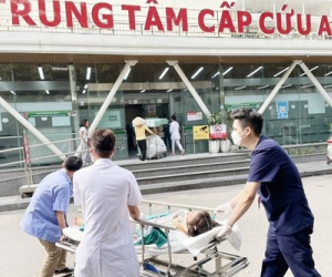 Lo bão Yagi càn quét, nhiều bệnh viện lớn tạm dừng tiếp nhận người đến khám