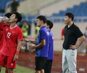 HLV Kim Sang-sik gạch tên ba cầu thủ sau trận thua Nga; HLV Nga chỉ thẳng điểm yếu của ĐTVN