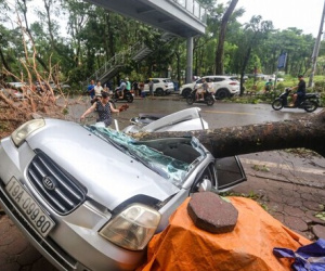 Khu đô thị đông dân nhất Thủ đô tan hoang sau bão Yagi, 'có nhà nhưng không có lối vào'