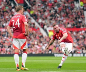 Mang 'bụng bia' vào sân, Rooney vẫn trình diễn tuyệt kỹ khiến các đàn em tại MU phải ngước nhìn