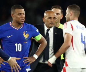Mbappe sững người vì bị mắng té tát sau trận thua thảm của Pháp