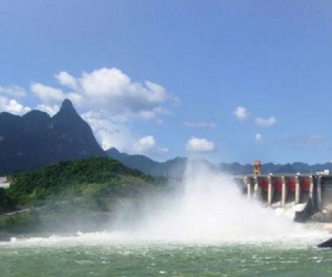 Hồ thủy điện Tuyên Quang mở 6 cửa xả lũ