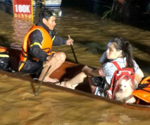 Xuyên đêm cứu hộ người dân ở vùng lũ lụt Thái Nguyên