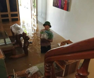 Điều đáng sợ nhất đã xảy ra với những đứa con xa nhà 'mắc kẹt' giữa bão, lũ