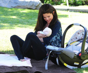 Selena Gomez đau đớn vì mất khả năng sinh con