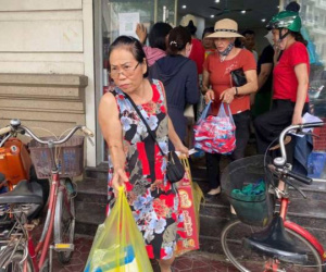 Người dân Hải Dương đổ xô mua xăng, gạo tích trữ vì cú lừa 'vỡ đê' trên Facebook