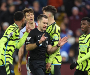 Arsenal đòi đổi trọng tài bắt trận derby Bắc London