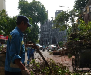 Hà Nội căng mình dọn dẹp cây xanh gãy đổ, nhanh chóng trả lại thành phố 'xinh đẹp' sau bão số 3