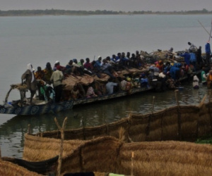 Lật thuyền chở nông dân đi làm ở Nigeria, 64 người thiệt mạng