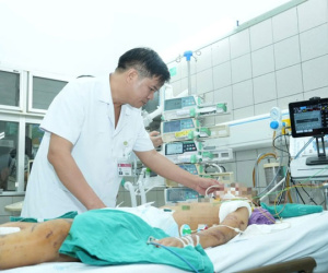 Bé gái trong vụ lũ quét Làng Nủ: Dịch phổi đục ngầu, đầy bùn cát
