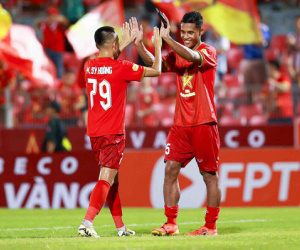 Cầu thủ Việt kiều gây sốt ở V-League, HLV Kim Sang Sik mừng thầm
