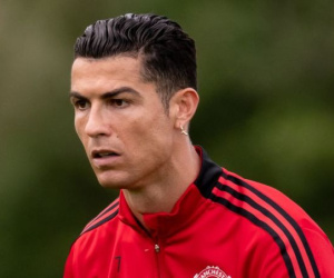 Tiết lộ: Cristiano Ronaldo và Erik Ten Hag hục hặc vì... đôi khuyên tai trị giá 32 triệu đồng