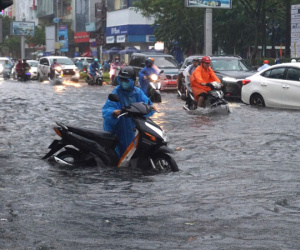 Mưa lớn, nhiều tuyến đường Đà Nẵng ngập sâu