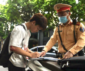 Giao xe máy cho trẻ chưa đủ tuổi điều khiển, chủ xe có bị phạt không?