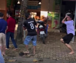 'Cà khịa' phải nhóm côn đồ, nam thanh niên ở Hà Nội bị hành hung đến nhập viện
