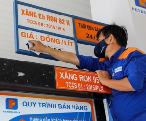 Giá xăng quay đầu tăng nhẹ sau 4 lần giảm liên tiếp