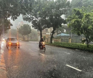 Hà Nội: Mưa dông, ngập úng đô thị xảy ra ở nhiều khu vực