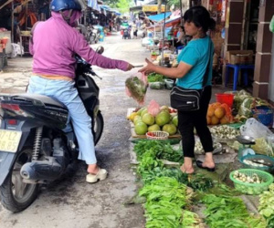 Miền Bắc vẫn khan hiếm rau xanh ở chợ